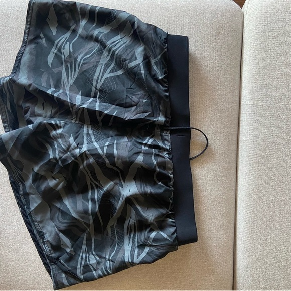 Under amour shorts - Picture 3 of 3